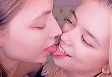Lesbian Fetish Kissing - Lesbian Teen Kissing Porn Videos - FETISH-EXTREME.COM